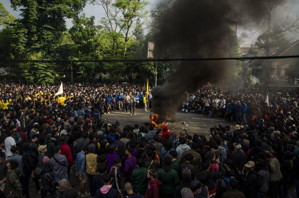 Reaktif COVID-19 saat Demo, 13 Perusuh Langsung Jalani Tes Swab