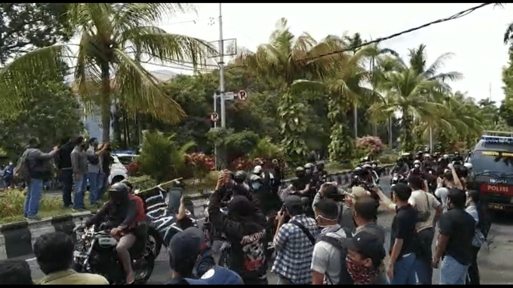 [BREAKING] Masyarakat dan Mahasiswa di Denpasar Tolak Omnibus Law