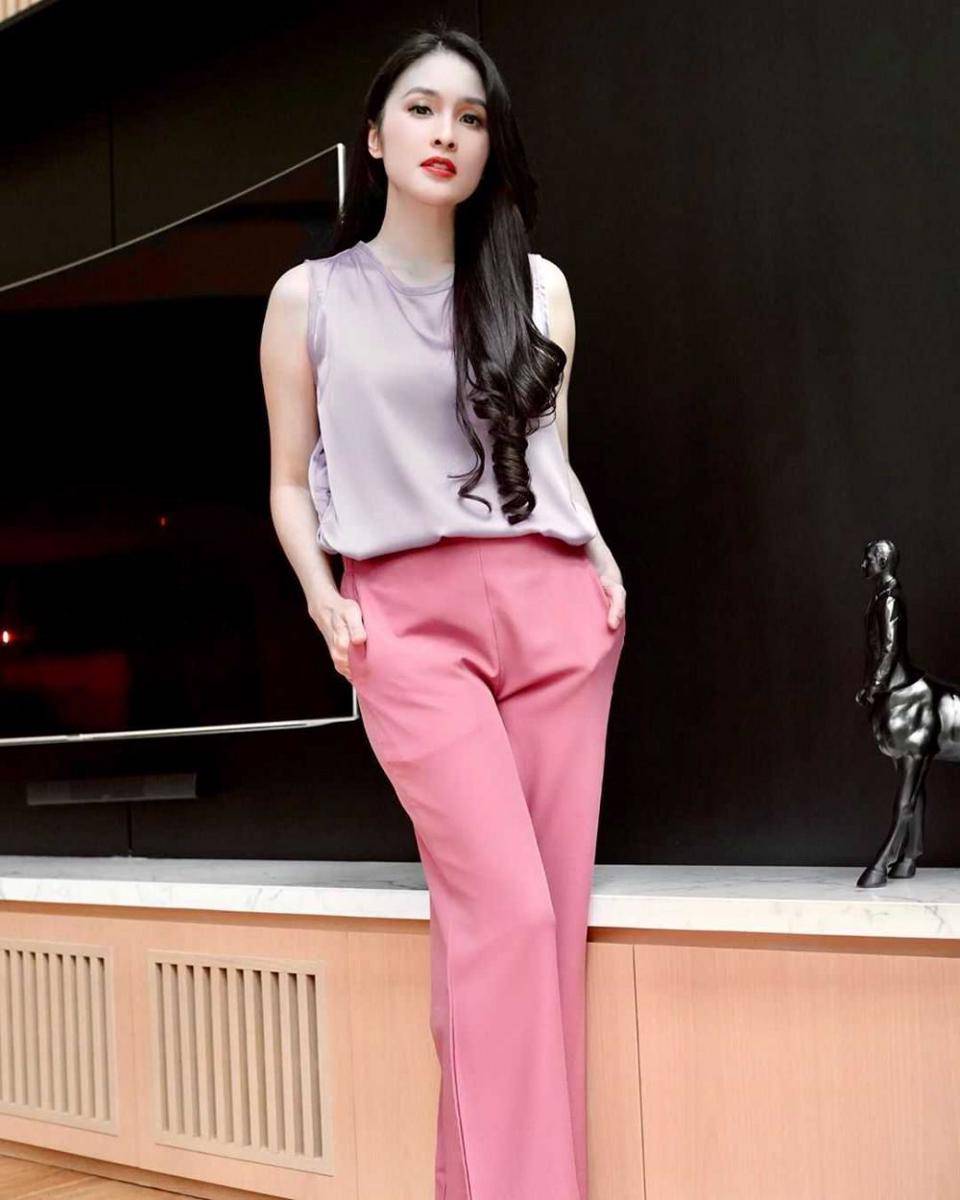 instagram/sandradewi88