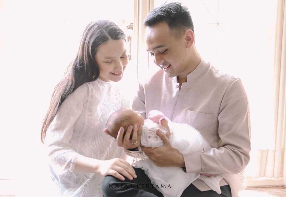 Sudah Jadi Ibu, 10 Potret Terkini Anjani Dina yang Semakin Bahagia