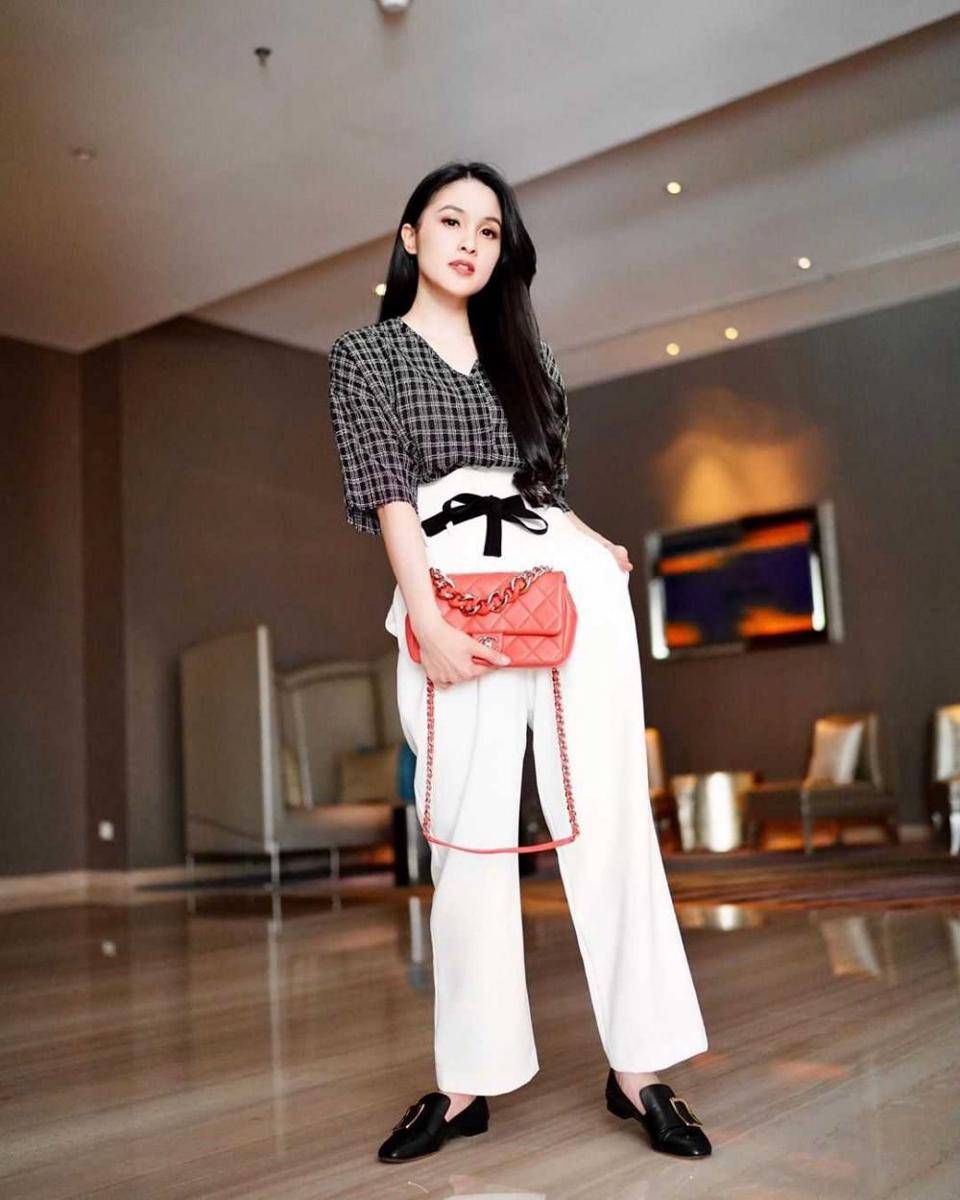 instagram/sandradewi88