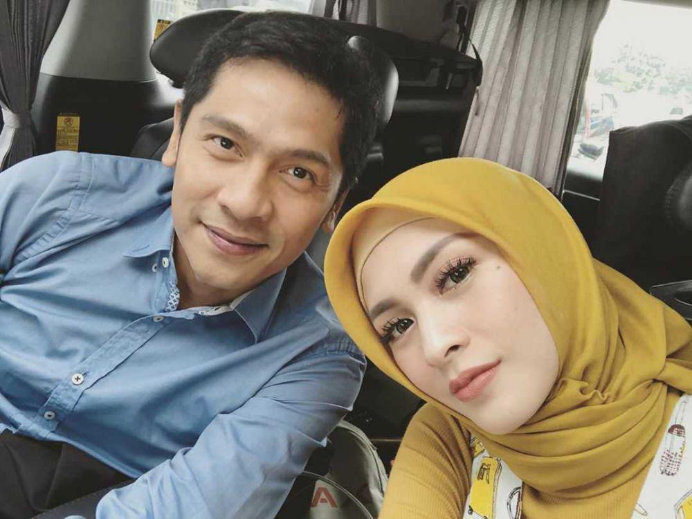 6 Tahun Menikah 9 Potret Romantis Adi Nugroho dan Donita, Kompak!