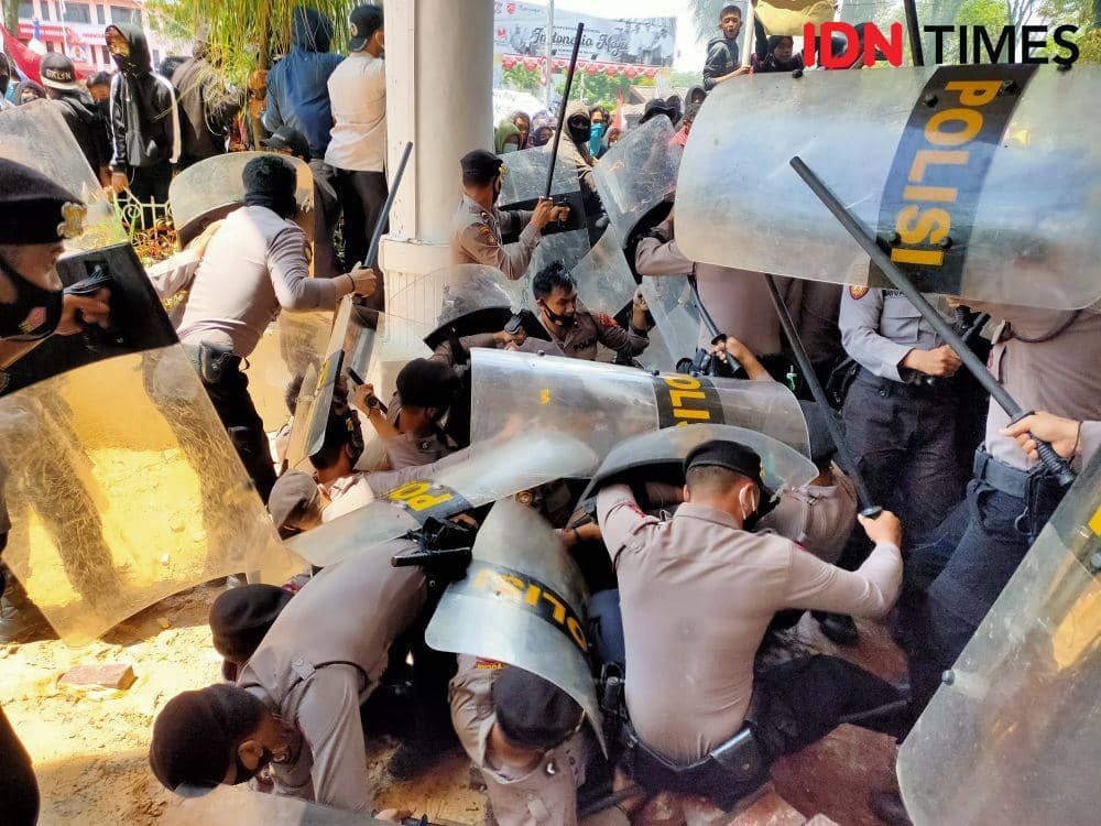 Demo Omnibus Law di Balikpapan, Anarkis hingga Sejumlah ABG Diamankan