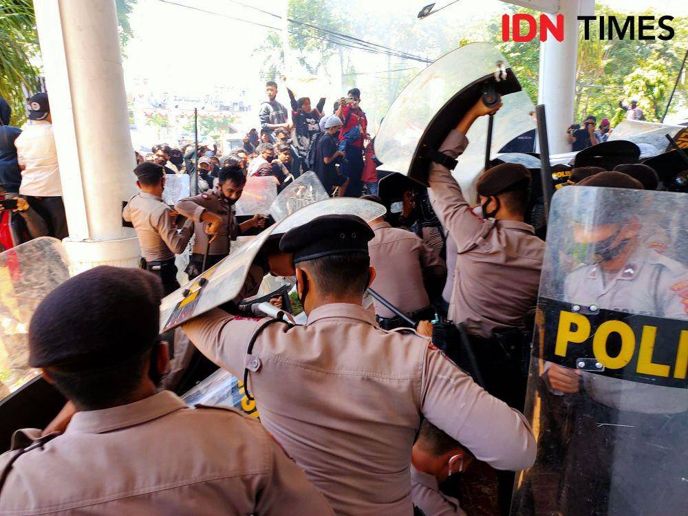 Suasana di demo omnibus law di Balikpapan, Kamis (8/10) (IDN Times / Hilmansyah)