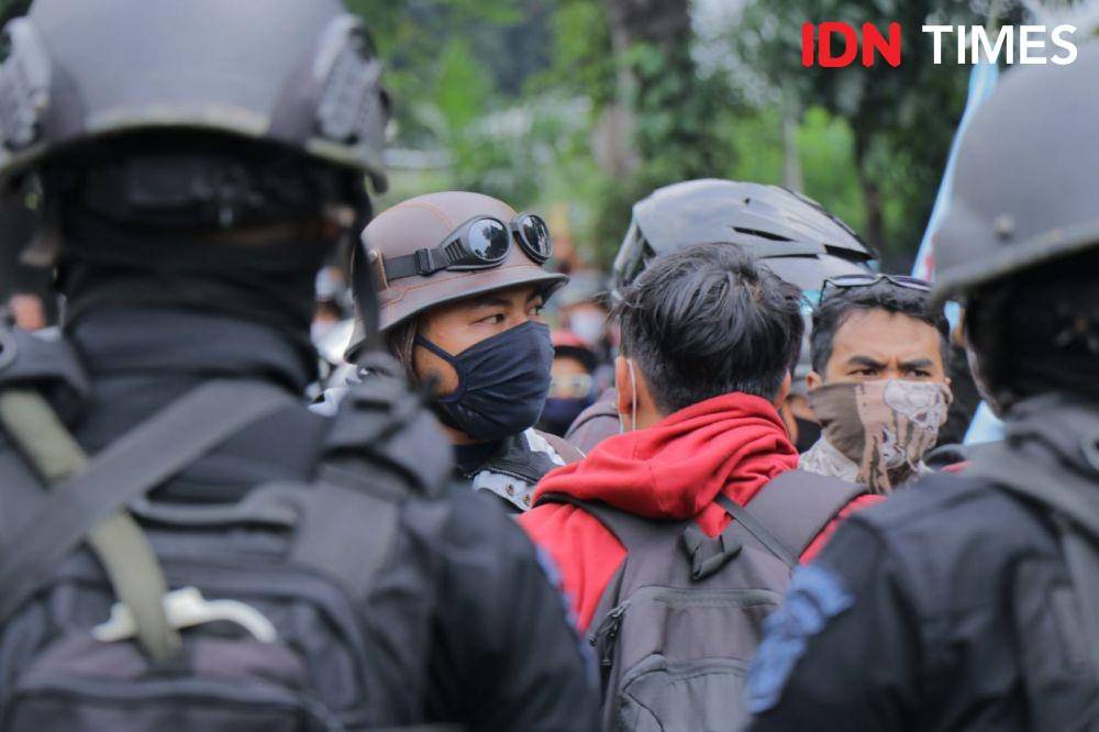 Suasana Demo Tolak UU Cipta Kerja pada Kamis (8/10/2020) (IDN Times/Reynaldy Wiranata)