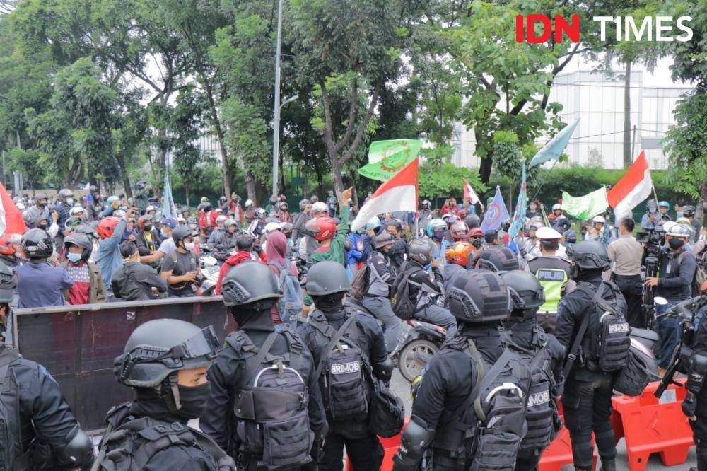 Suasana Demo Tolak UU Cipta Kerja pada Kamis (8/10/2020) (IDN Times/Reynaldy Wiranata)