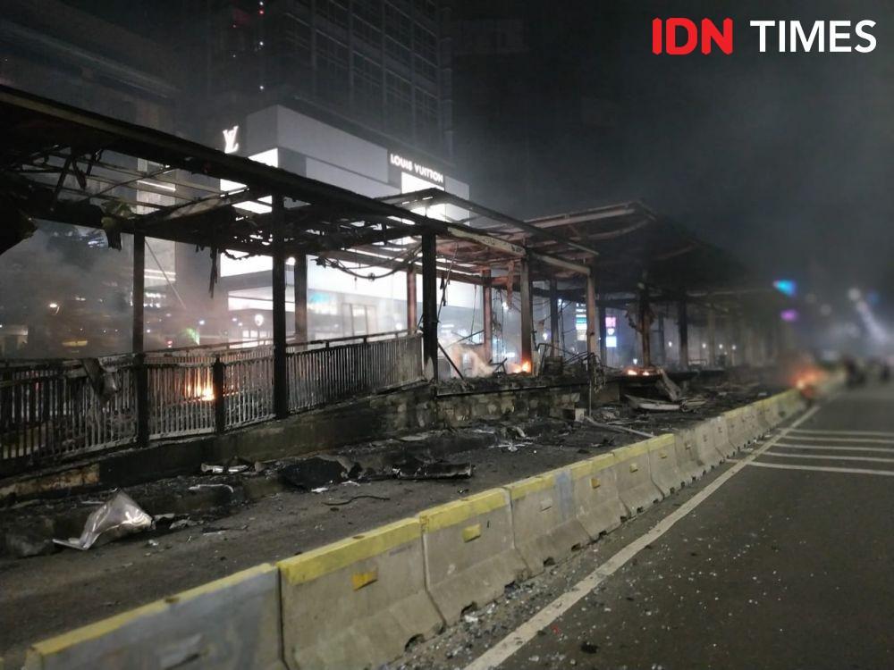 Nyindir, Akun Twitter Halte Bundaran HI Curhat Usai Dibakar Demonstran