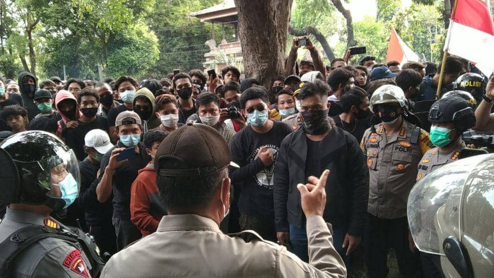 Wakapolda Bali I Wayan Sunartha diajak negosiasi (IDN Times/Ayu Afria)