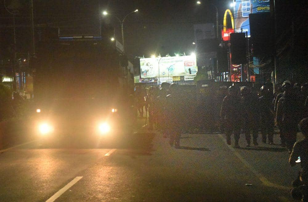 Demo di Serang, Selasa (6/10/2020) berujung ricuh (ANTARA FOTO/Asep Fathulrahman)