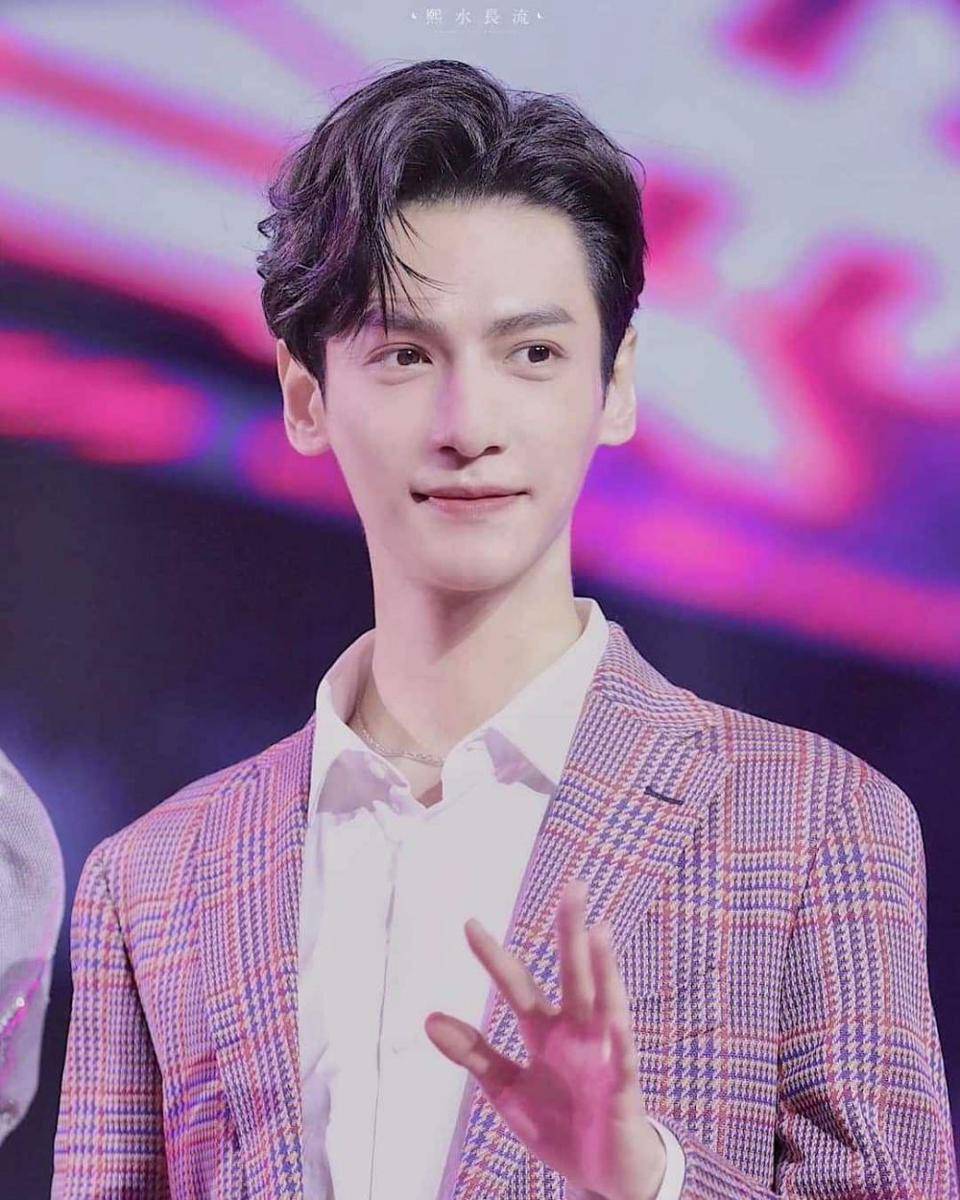 instagram.com/luo_yun_xi