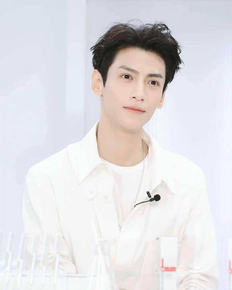 instagram.com/luo_yun_xi