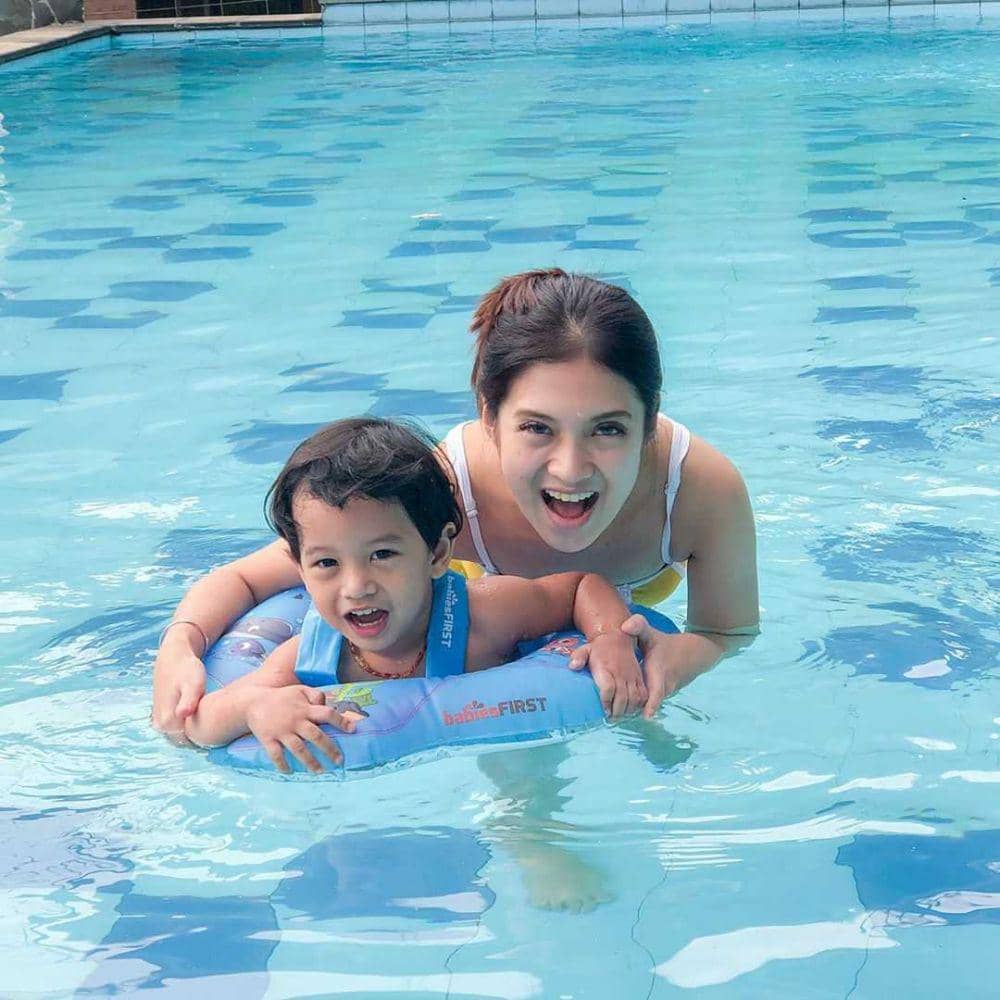 Jarang Disorot, 10 Potret Keseharian Vinessa Inez Jadi Ibu Satu Anak