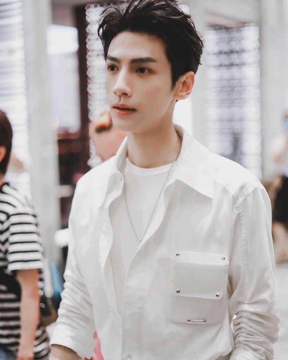 instagram.com/luo_yun_xi