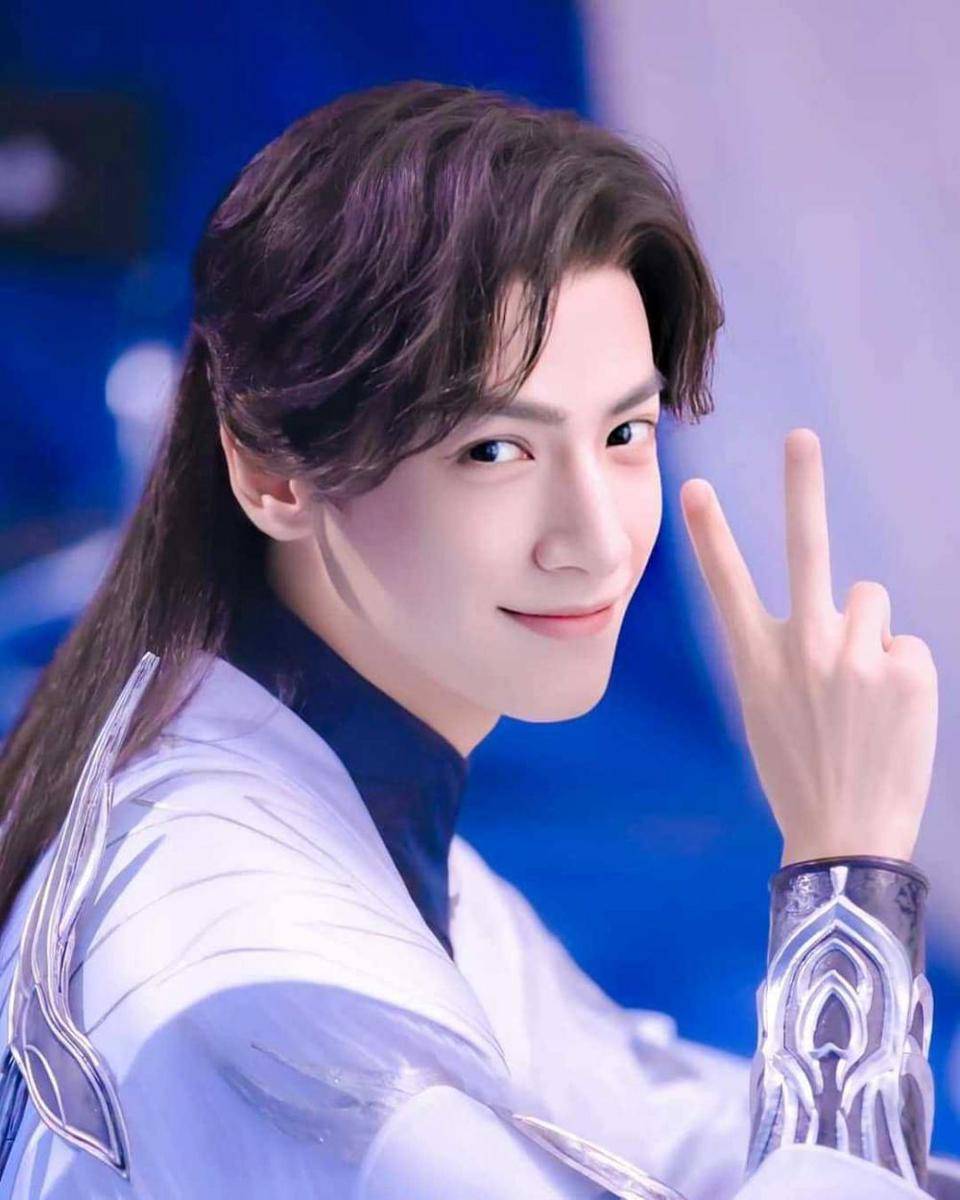 instagram.com/luo_yun_xi