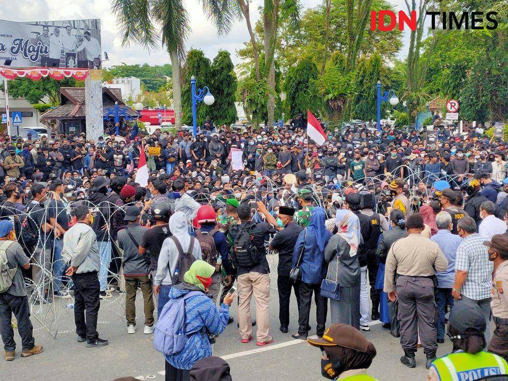 Aksi unjuk rasa di Balikpapan, Jumat (09/10/2020 (IDN Times / Hilmansyah)