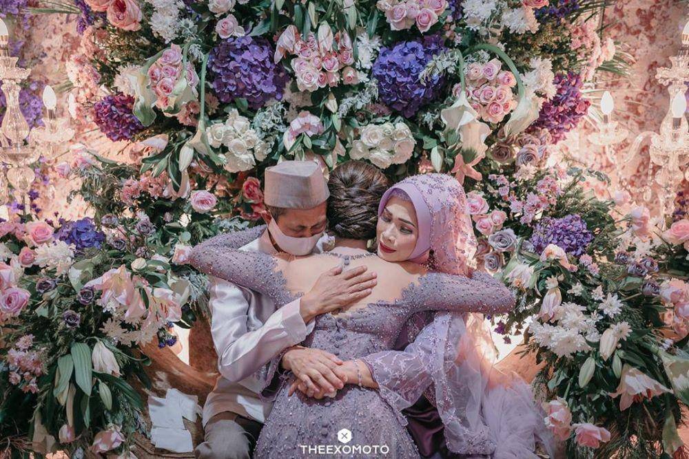 Pengajian dan siraman Atries Angel. instagram.com/theexomoto
