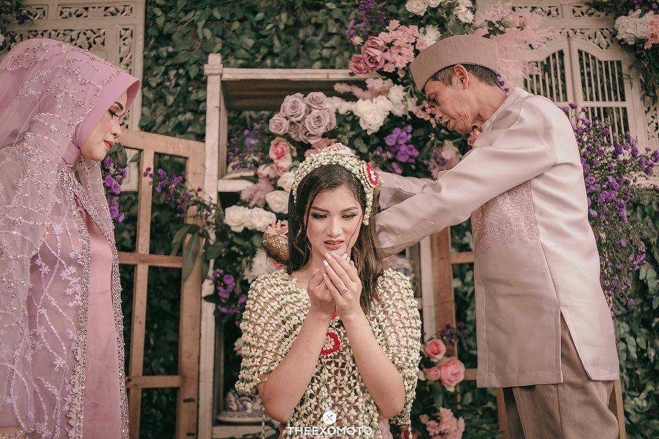Pengajian dan siraman Atries Angel. instagram.com/theexomoto