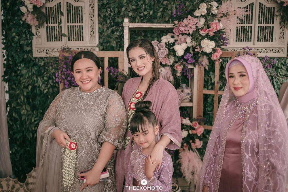 Pengajian dan siraman Atries Angel. instagram.com/theexomoto
