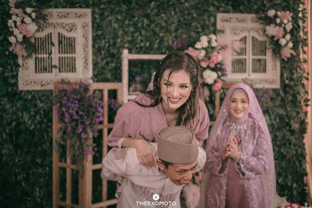 Pengajian dan siraman Atries Angel. instagram.com/theexomoto
