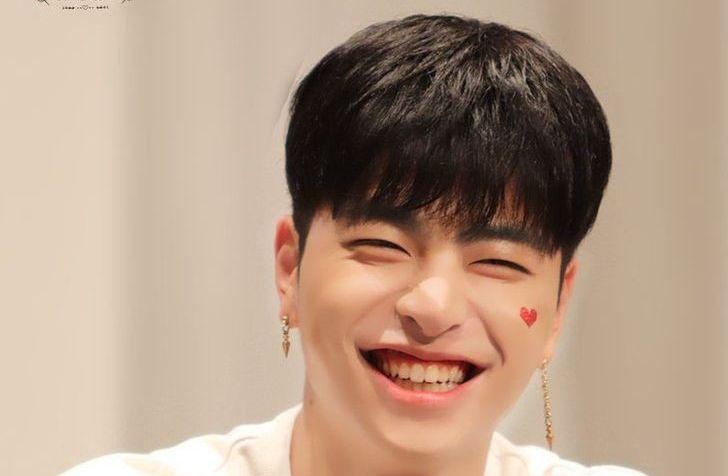 10 potret memesona june ikon dengan senyum lebarnya