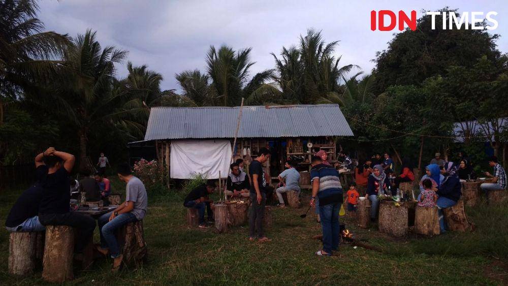 Suana Kamp Biawak, kafe literasi dengan konsep alam terbuka (IDN Times/Saifullah)