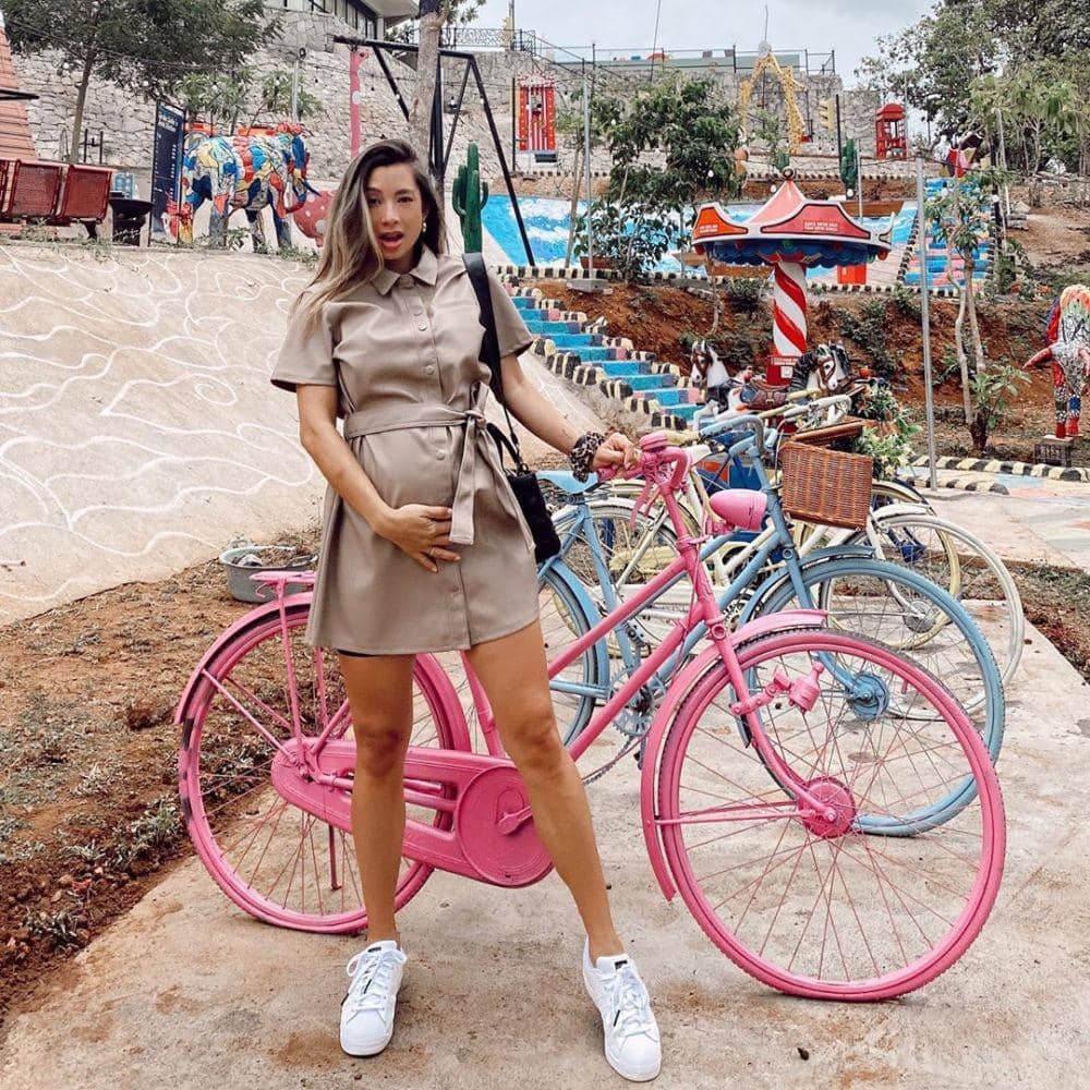 instagram.com/jenniferbachdim
