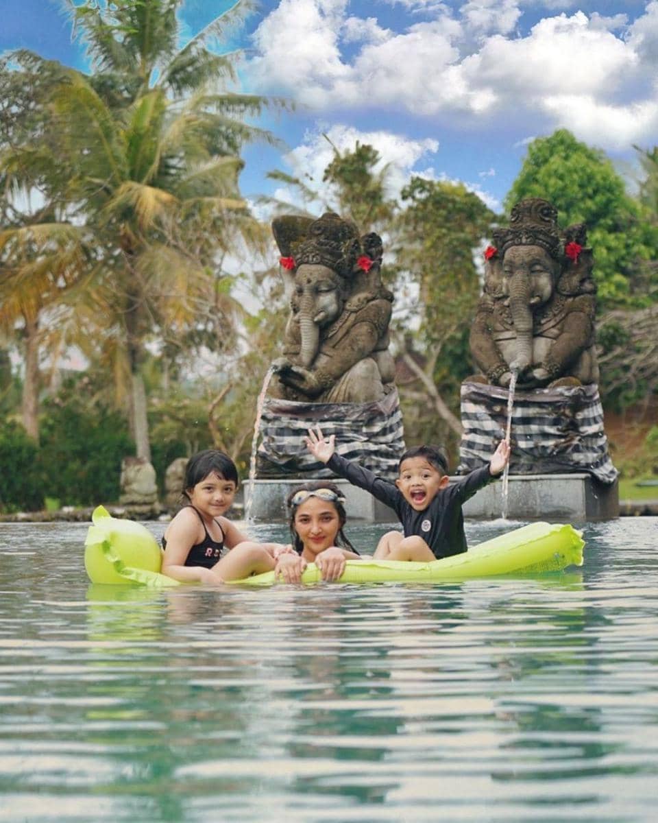 instagram.com/ashanty_ash