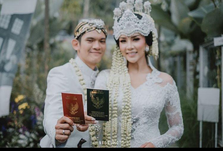 10 Momen Bahagia Pernikahan Dea Rizkita Bernuansa Adat dan Modern