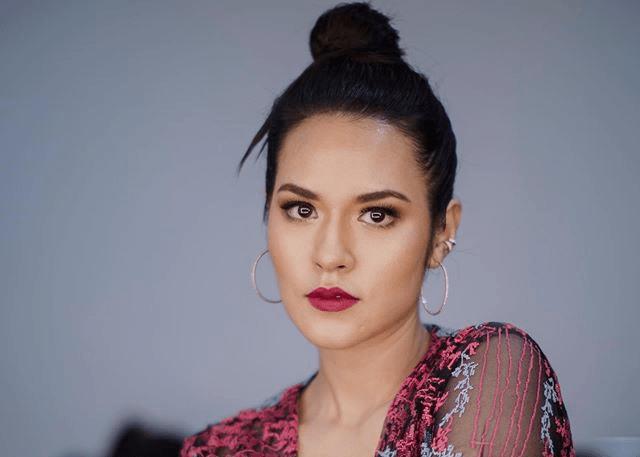 Stunning! 10 Potret Menawan Raisa yang Tampil Pakai Makeup Bold