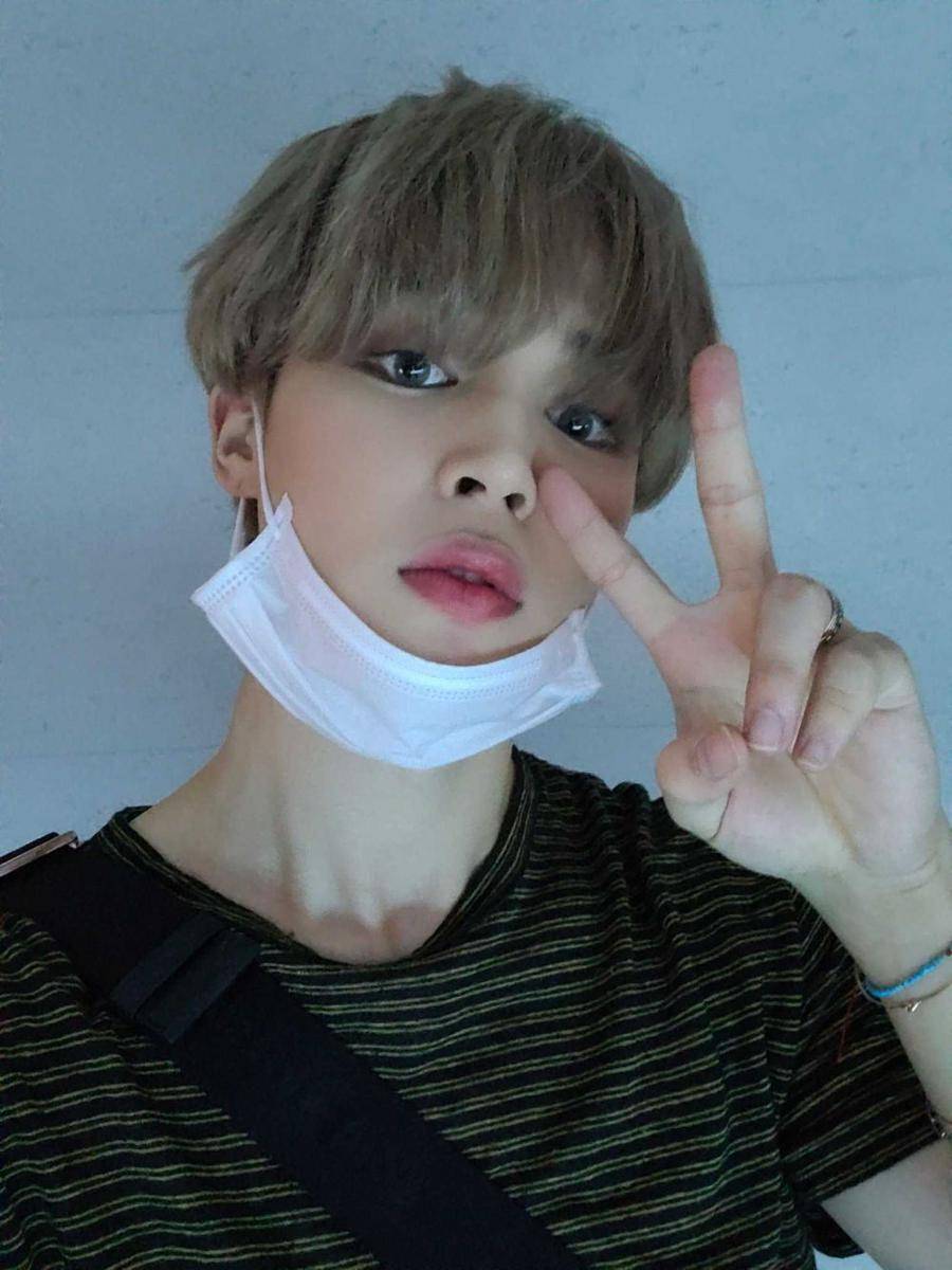 twitter.com/BTS_twt