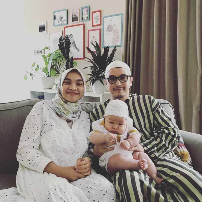 10 Momen Hangat Dimas Aditya Saat Momong Putranya, Kebapakan Banget!