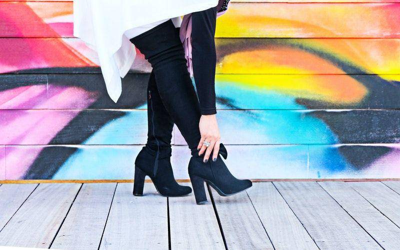Ilustrasi sepatu boots (pexels.com/The Lazy Artist Gallery)