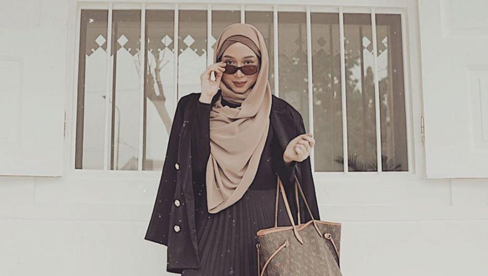 10 Potret Tasya Sayeed, Influencer dengan Riasan Mata yang Colorful
