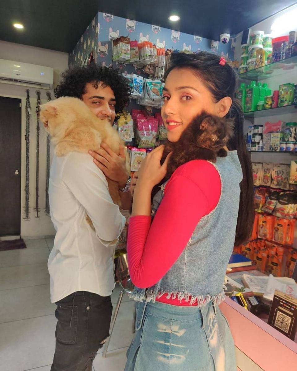 instagram.com/mallika_singh_official_