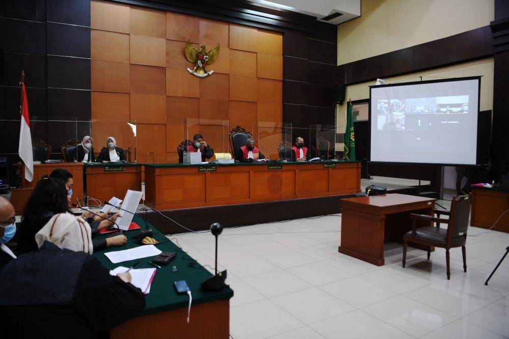 Suasana sidang pembacaan dakwaan secara virtual kasus dugaan pembuatan dokumen perjalanan palsu dengan terdakwa Djoko Tjandra di PN Jakarta Timur, Jakarta, Selasa (13/10/2020) (ANTARA FOTO/Hafidz Mubarak A)