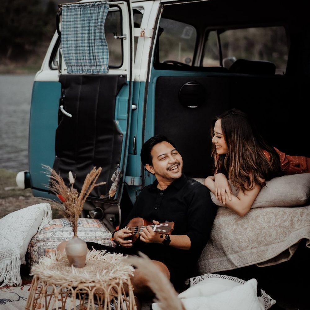 Segera Menikah, 10 Potret Prewed Selebgram Gina Meidina dan Dedy