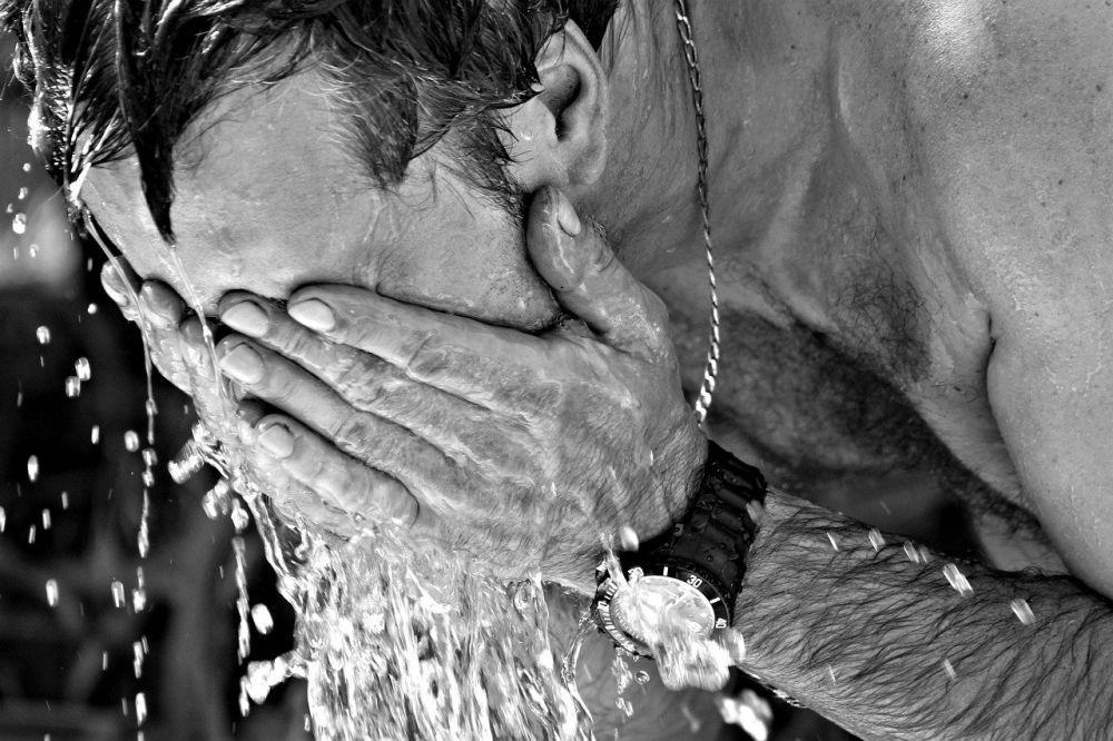 5 Kesalahan Mencuci Muka yang Justru Bikin Wajah Jadi Berjerawat