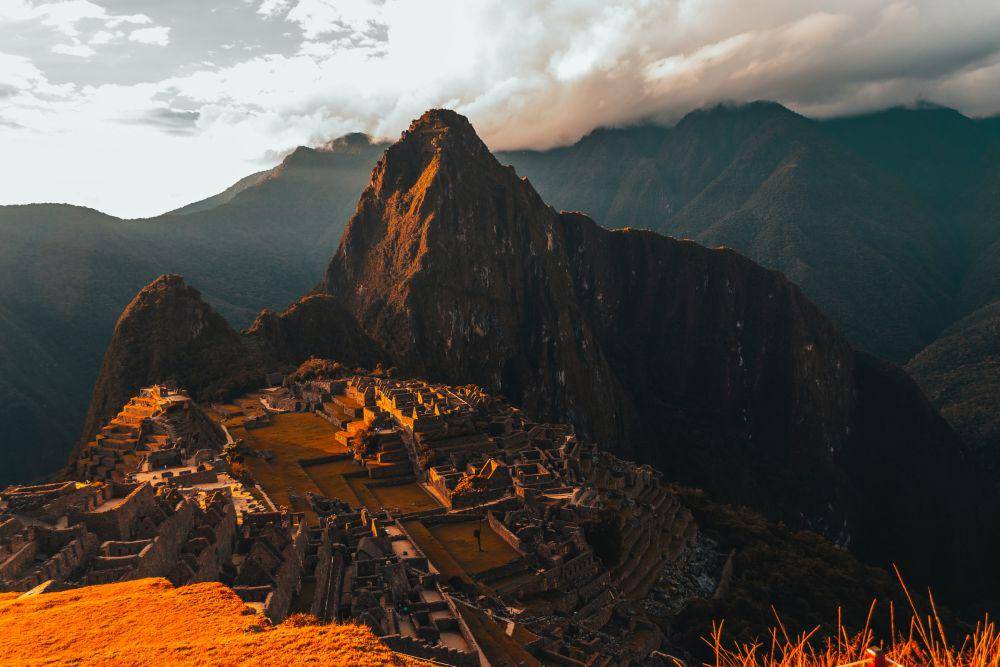 Cusco, Peru (unsplash.com/@sebastiantapiahuerta)