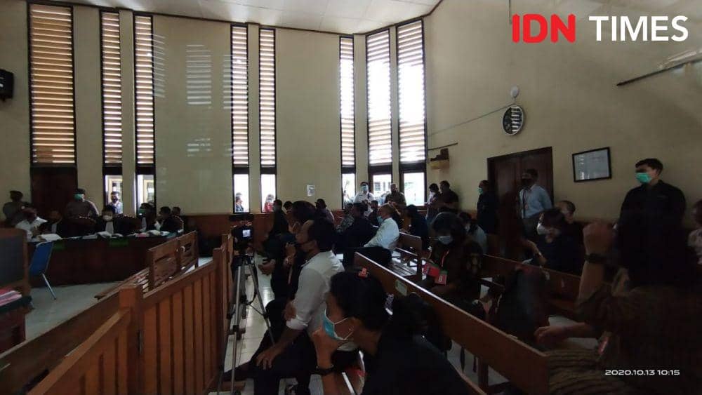 Sidang offline JRX di luar kapasitas yang ditentukan (IDN Times/Ayu Afria)
