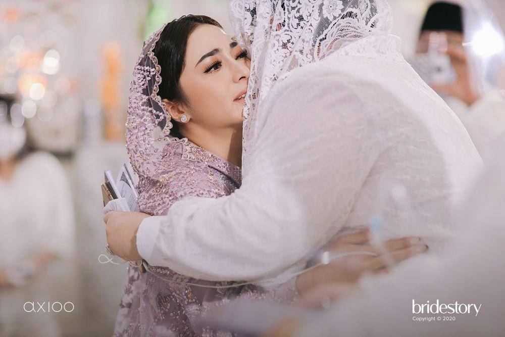 instagram.com/thebridestory