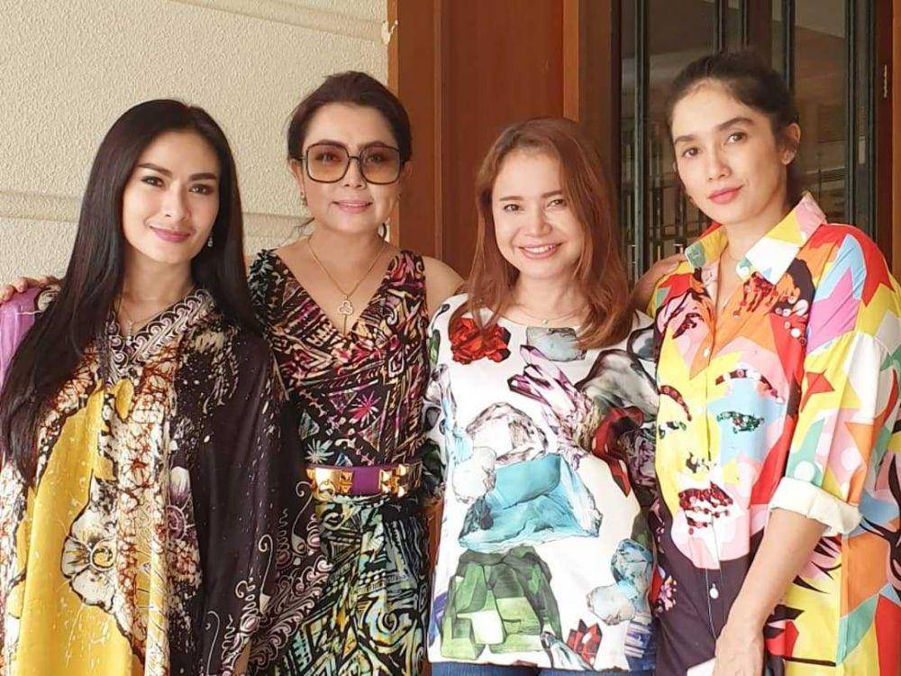 instagram.com/mayangsaritrihatmodjoreal