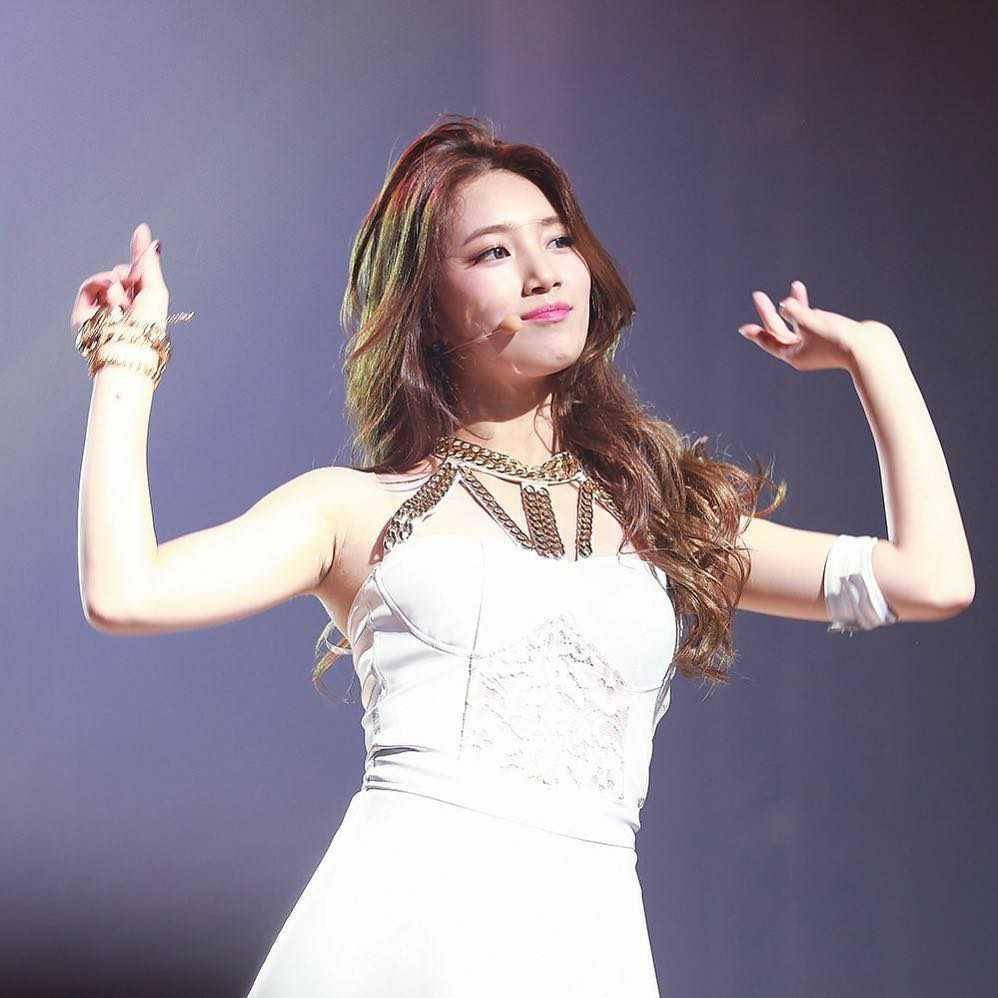 Instagram.com/baesuzy_kr
