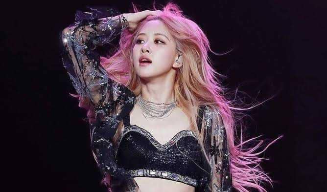 10 Pesona Rose BLACKPINK dengan Messy Hair, Bikin Jatuh Hati!