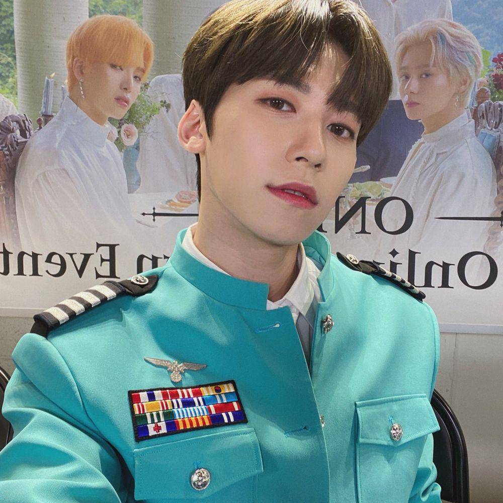 twitter.com/official_ONEUS