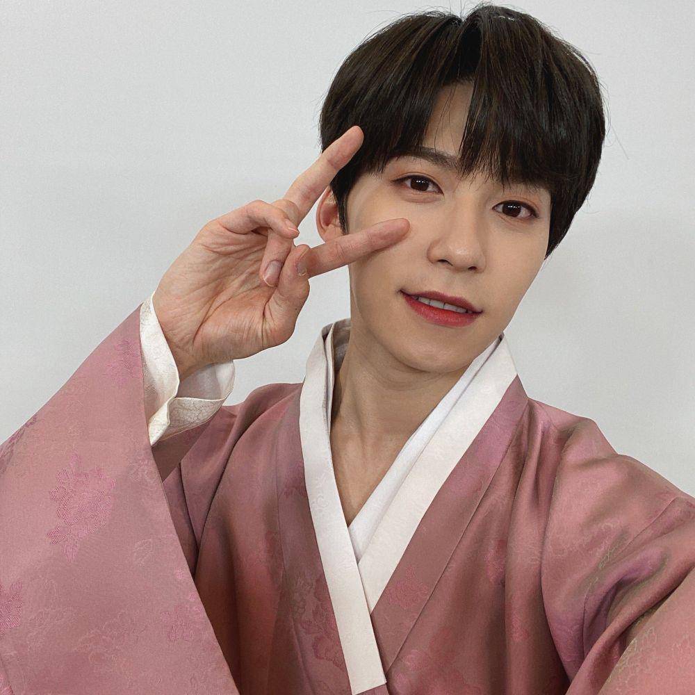 twitter.com/official_ONEUS
