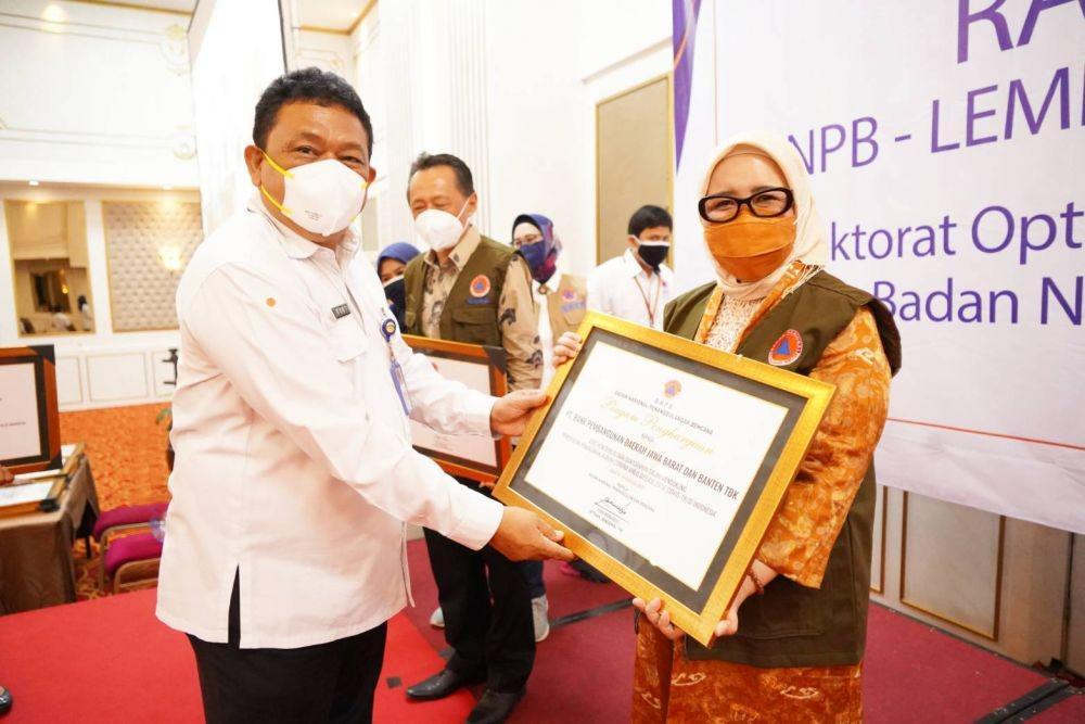 Proaktif Ikut Tangani Covid-19, Bank Bjb Raih Penghargaan BNPB