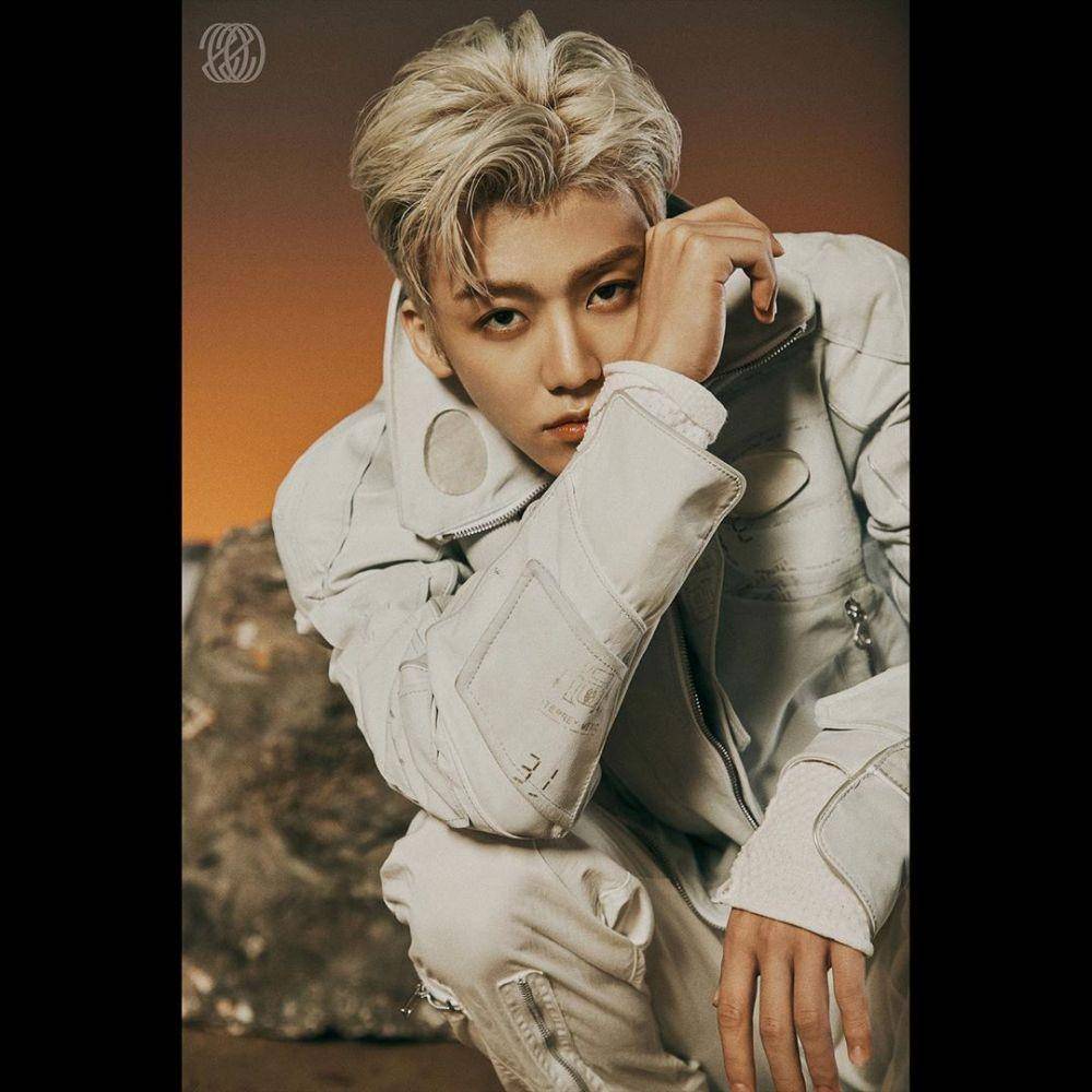 Jaemin NCT dengan rambut silver blonde (instagram.com/nct)