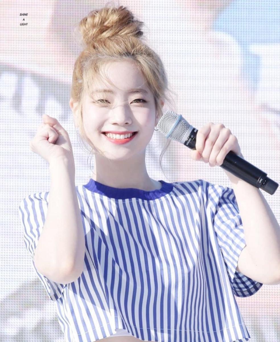 9 Potret Dahyun TWICE dengan Eye Smile, Awas Gagal Fokus!