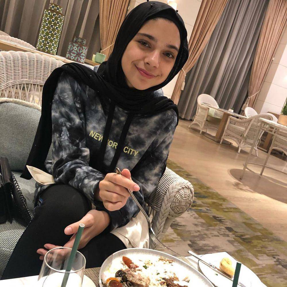 instagram.com/ayukhadijahazhari