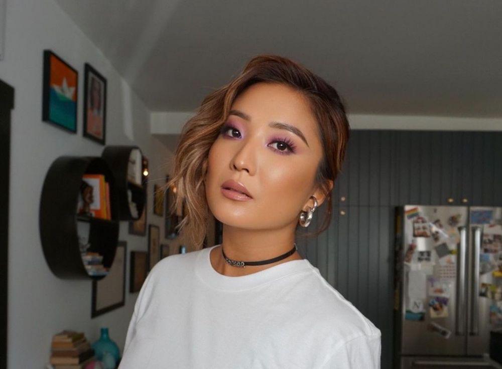 8 Inspirasi Makeup Ashley Park untuk Mata Monolid
